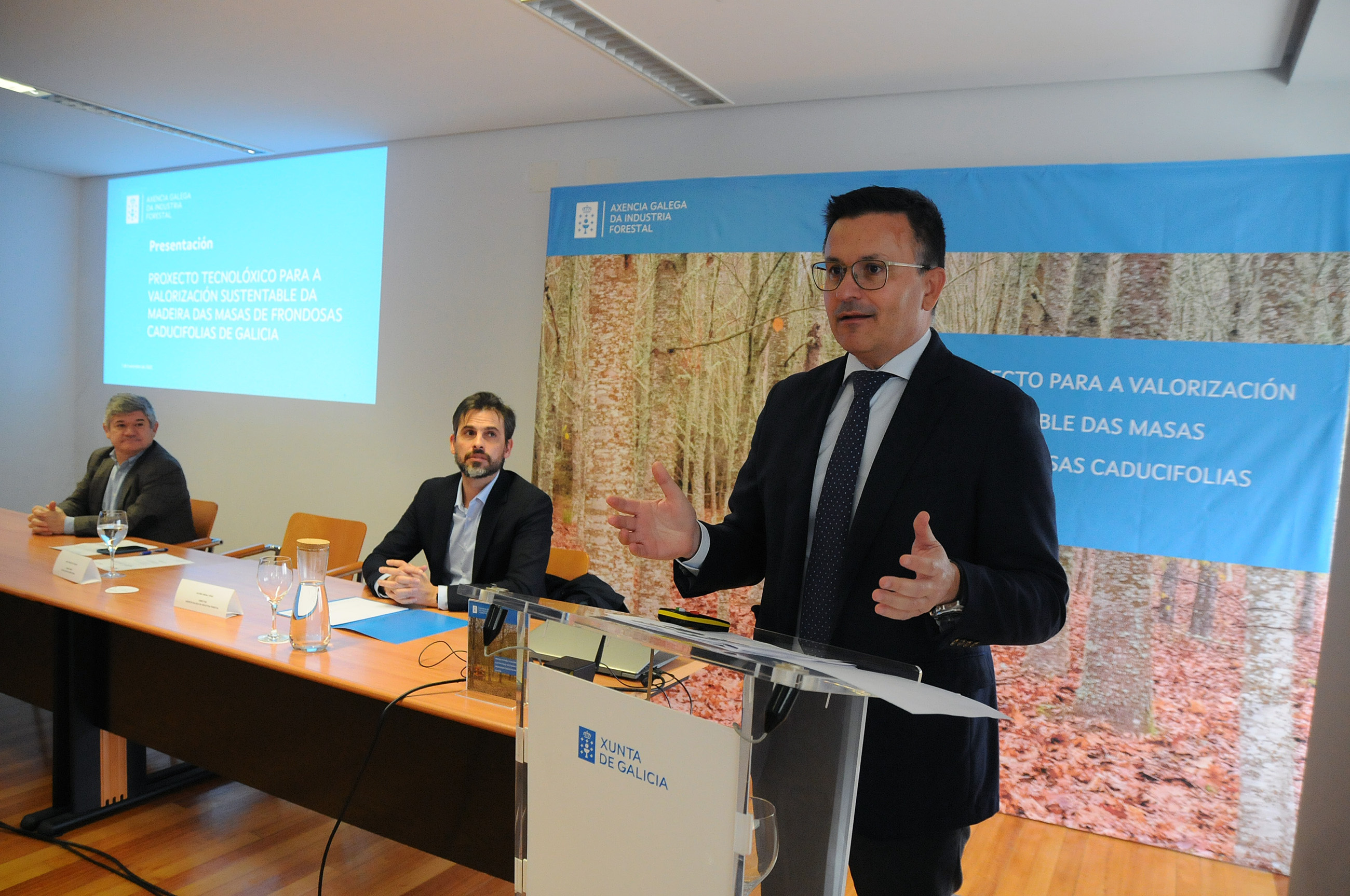 A Xunta investirá o ano que vén preto de 5 M€ para impulsar as plantacións de castiñeiros e a mellora dos soutos tradicionais apostando polas accións de xestión conxunta