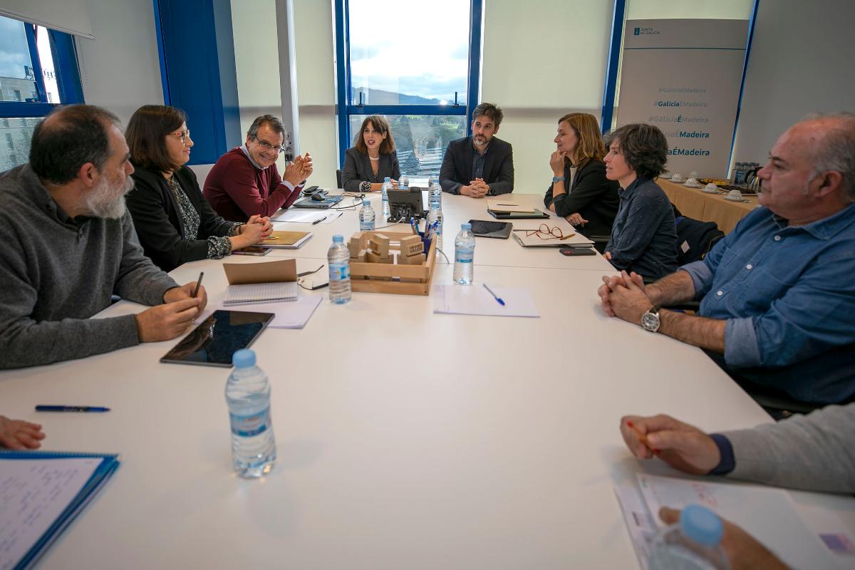 María Jesús Lorenzana, conselleira de Economía e Industria con Jacobo Aboal, director da Axencia Galega da Industria Forestal